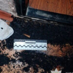 У Києві жінка підпалила двері власної доньки: поліція повідомила шокувальні деталі (фото)