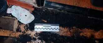 У Києві жінка підпалила двері власної доньки: поліція повідомила шокувальні деталі (фото)