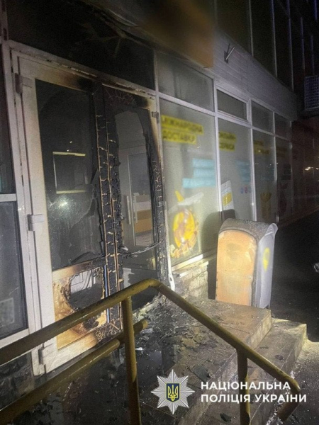 
 У&nbsp;Деснянському районі столиці чоловік підпалив відділення пошти&nbsp;&mdash; деталі інциденту
 