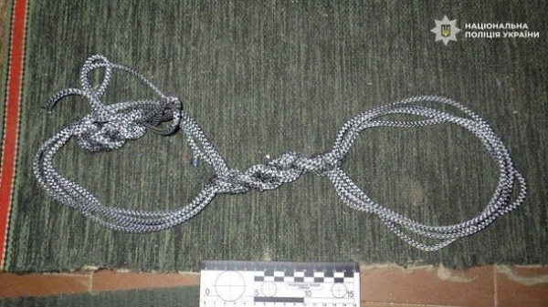 У Києві син зв’язав батька та на його очах задушив бабусю й намагався вбити матір (фото)
У Києві син зв’язав батька та на його очах задушив бабусю й намагався вбити матір (фото)