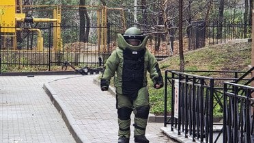 
 Рятувальники ДСНС провели унікальну операцію з розмінування у Вишгороді (фото)
 