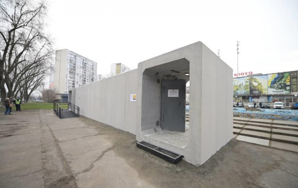 У Києві встановили перше мобільне укриття У Києві встановили перше мобільне укриття