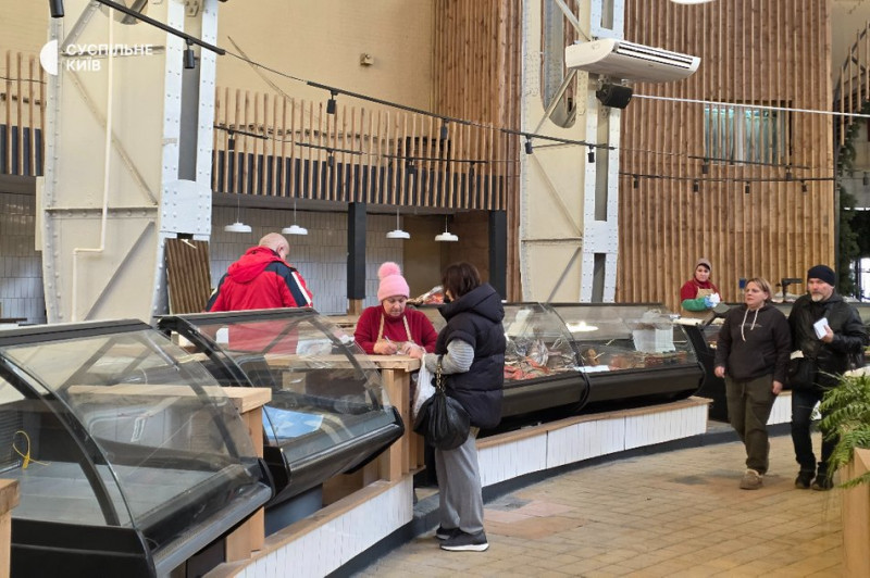 "Схожий на фуд-маркет": у центрі Києва відкрили оновлений Бессарабський ринок