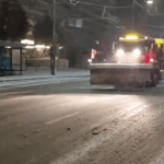 Штормовий вітер та ожеледиця: Київ накрив сильний снігопад (відео)