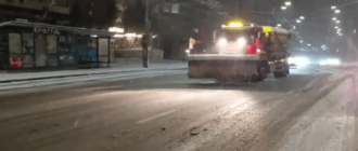 Штормовий вітер та ожеледиця: Київ накрив сильний снігопад (відео)