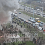 У Києві на Позняках згоріло кафе: вогонь піднімався до неба (фото, відео)