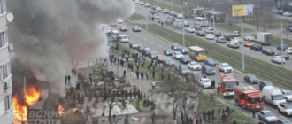 У Києві на Позняках згоріло кафе: вогонь піднімався до неба (фото, відео)