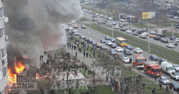 
 У&nbsp;Києві на&nbsp;Позняках згоріло кафе: вогонь піднімався до&nbsp;неба (фото, відео)
 