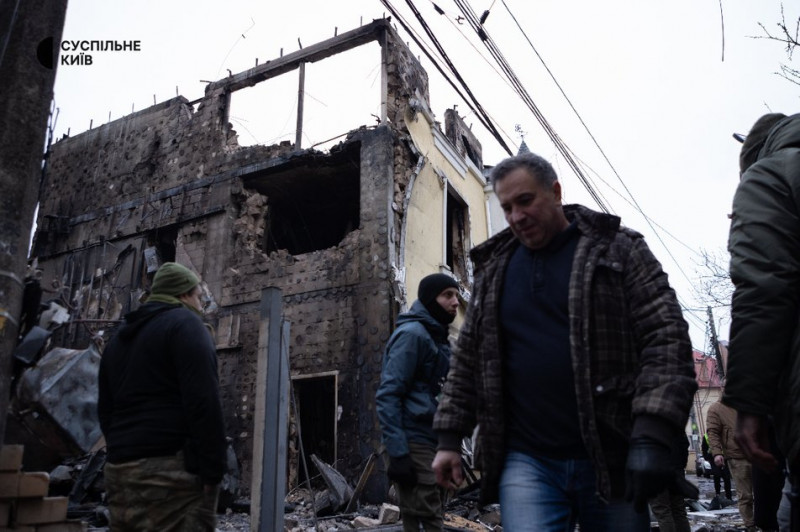 Росія завдала масованого удару по Києву: загинула людина, десятки поранені
