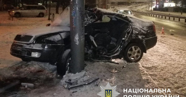 
 Трагедія у&nbsp;Києві: у&nbsp;нічній ДТП загинув 24-річний хлопець, ще&nbsp;двоє у&nbsp;тяжкому стані (фото)
 