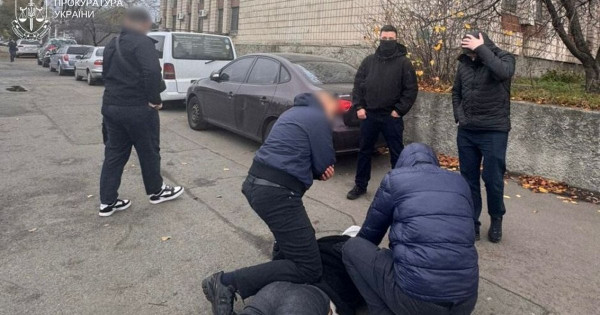 У Києві молодик передавав представникові РФ дані про розташування ТЕЦ: що з ним зараз (фото)
У Києві молодик передавав представникові РФ дані про розташування ТЕЦ: що з ним зараз (фото)