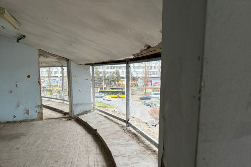 Як зараз виглядає "Летюча тарілка" в Києві: в будівлі триває реставрація