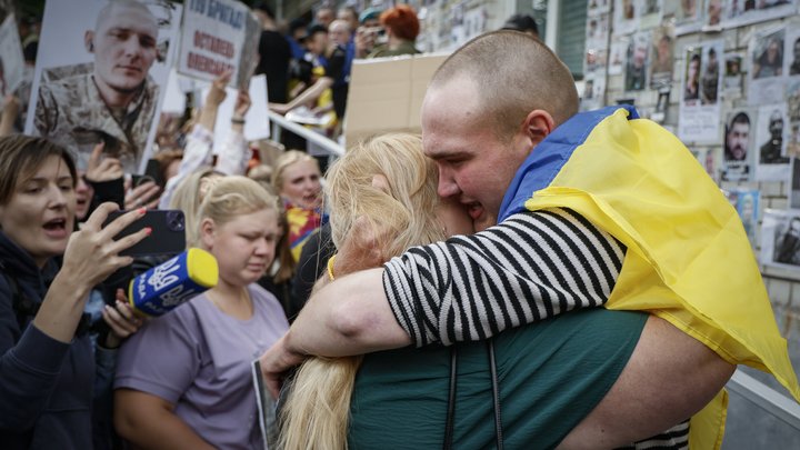 "Четверте Різдво невідомості": у Києві відбулася акція на підтримку полонених і зниклих безвісти воїнів