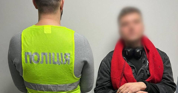 У Києві син зв’язав батька та на його очах задушив бабусю й намагався вбити матір (фото)
У Києві син зв’язав батька та на його очах задушив бабусю й намагався вбити матір (фото)