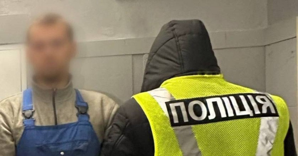 
 У&nbsp;Деснянському районі столиці чоловік підпалив відділення пошти&nbsp;&mdash; деталі інциденту
 