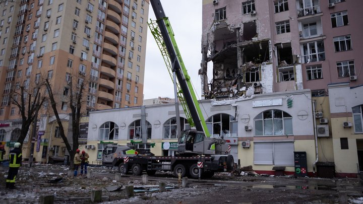 Росія завдала масованого удару по Києву: загинула людина, десятки поранені