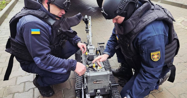 
 Рятувальники ДСНС провели унікальну операцію з розмінування у Вишгороді (фото)
 