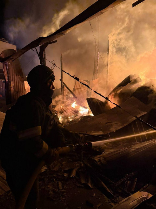 Наслідки обстрілу Київщини: пошкоджений фастівський вокзал, є поранені