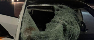 У Києві п’яний водій на Tesla Model 3 збив на смерть 13-річну дівчинку на пішохідному переході: фото