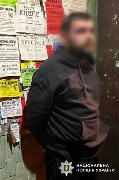 
 Теракт в Києві: затримано трьох чоловіків, що влаштували вибухи в Дарницькому районі (фото)
 