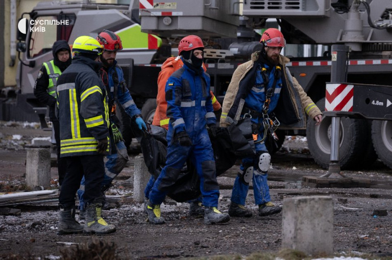 Росія завдала масованого удару по Києву: загинула людина, десятки поранені