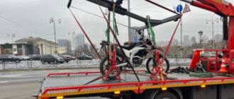 У Києві вперше евакуювали мотоцикл за порушення ПДР