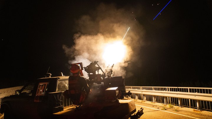 У Святошині в Києві відновлюють будинки після російських обстрілів