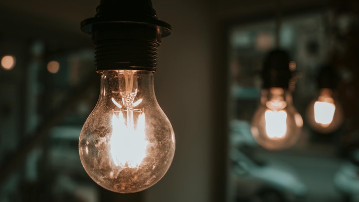 Графіки відключень діють на обох берегах Києва: коли повернуть опалення