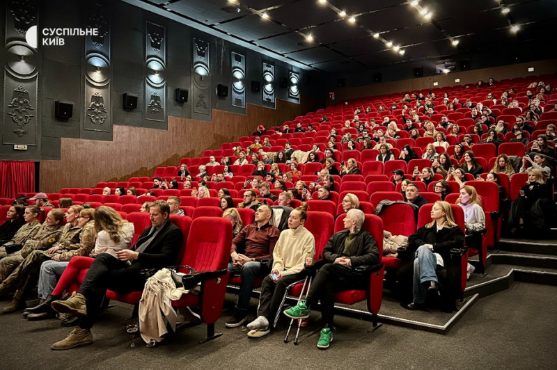 Історії бойових медикинь: в Києві відбулась прем'єра нової новели кінопроєкту VARTA