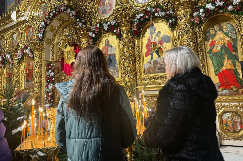 У Києві в Михайлівському соборі віряни зібралися на різдвяний Святвечір