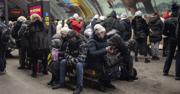 Деякі станції метро в Києві недостатньо захищають від обстрілів — ЗМІ
Деякі станції метро в Києві недостатньо захищають від обстрілів — ЗМІ