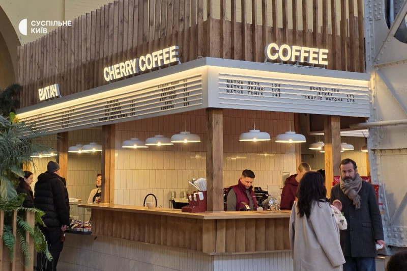 "Схожий на фуд-маркет": у центрі Києва відкрили оновлений Бессарабський ринок