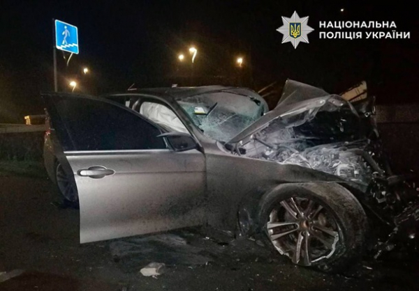 У Києві 18-річний водій загинув, влетівши у підземний перехід У Києві 18-річний водій загинув, влетівши у підземний перехід