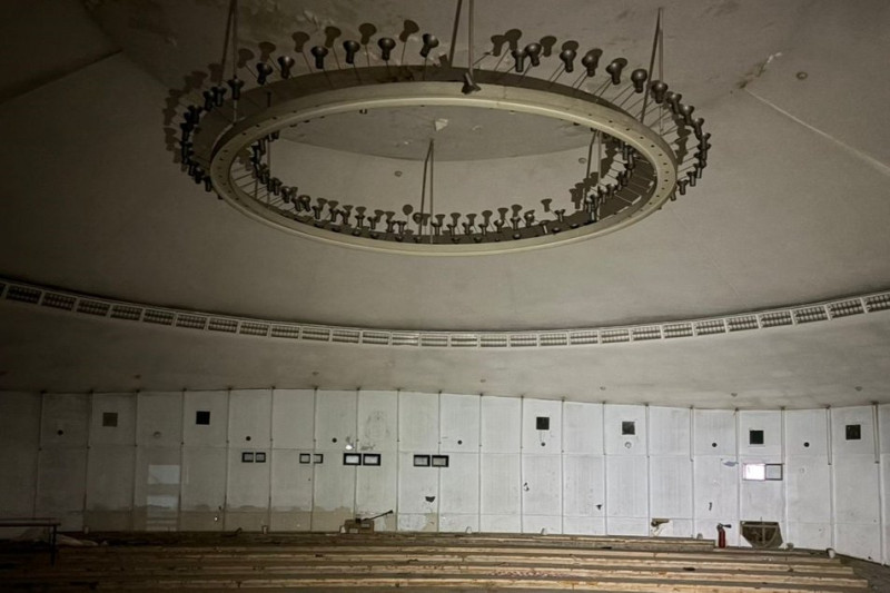 Як зараз виглядає "Летюча тарілка" в Києві: в будівлі триває реставрація