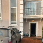 На Київщині у будинку знайшли мертвими чоловіка, жінку та їхню 11-річну доньку