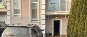 На Київщині у будинку знайшли мертвими чоловіка, жінку та їхню 11-річну доньку