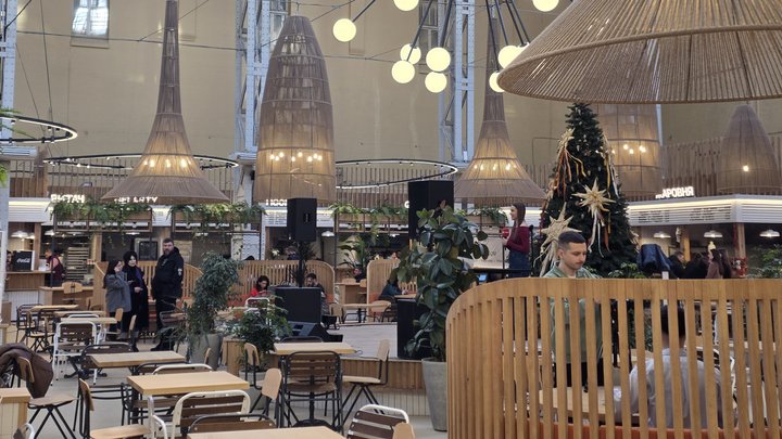 "Схожий на фуд-маркет": у центрі Києва відкрили оновлений Бессарабський ринок