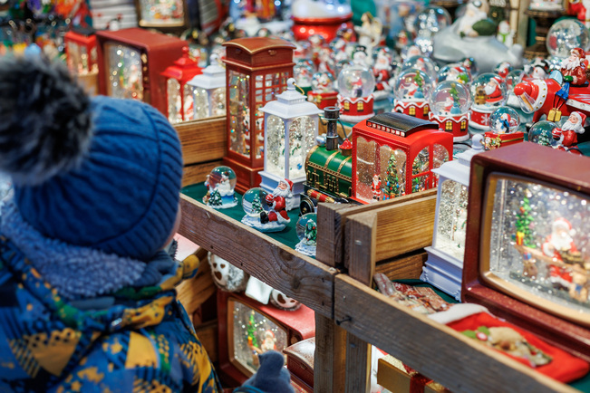 Самый большой каток и Резиденция Санты, масштабные световые инсталляции и фотозоны: где искать чудеса на "Зимней стране" на ВДНГ фото 9 8