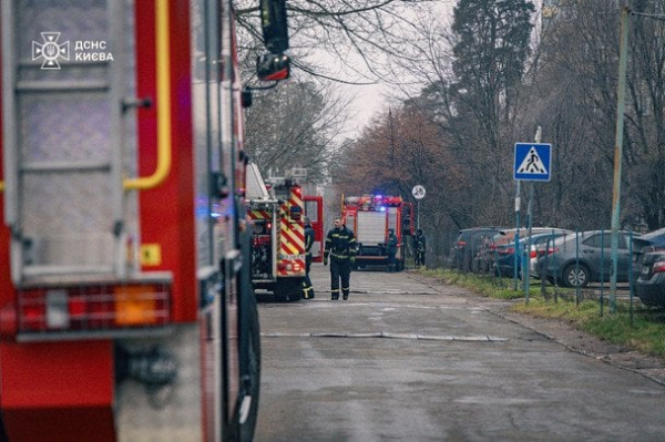 У Києві горіла реанімація в лікарні (фото)
У Києві горіла реанімація в лікарні (фото)