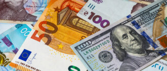 В Україні подешевшала валюта: який курс долара і євро 26 грудня пропонують банки та обмінники