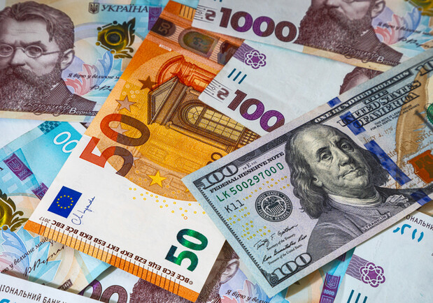 В Україні подешевшала валюта: який курс долара і євро 26 грудня пропонують банки та обмінники - 