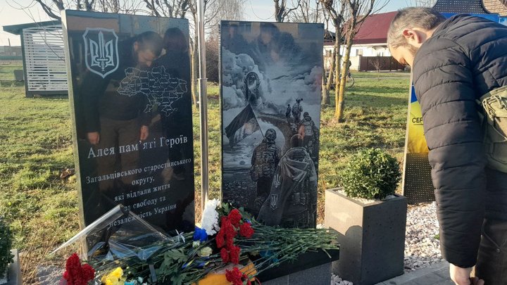 На Київщині до Дня ЗСУ відкрили Алею пам'яті Героїв на честь 13 загиблих бійців