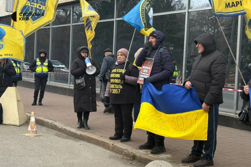 "Сказали 3-4 місяці, а вже четвертий рік пішов": у Києві мітингували родичі військовополонених оборонців Маріуполя