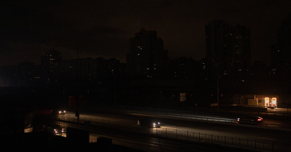 
 У Києві запроваджено екстрені відключення світла
 