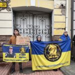 "Поки тут святкують, їх там катують": в Києві пройшла чергова акція на підтримку полонених і зниклих військових