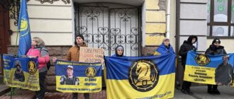 "Поки тут святкують, їх там катують": в Києві пройшла чергова акція на підтримку полонених і зниклих військових