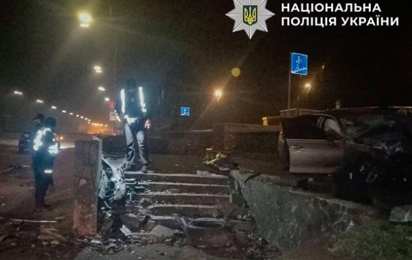 У Києві 18-річний водій загинув, влетівши у підземний перехід У Києві 18-річний водій загинув, влетівши у підземний перехід