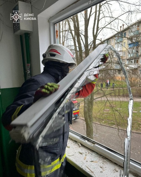 
 Рятувальники показали наслідки атаки на&nbsp;Київ: фото
 