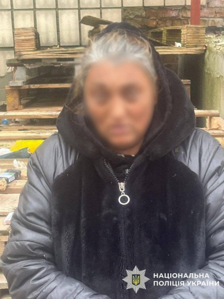 "Цілителька" в центрі Києва грабувала перехожих під виглядом "обряду" (фото, відео)
"Цілителька" в центрі Києва грабувала перехожих під виглядом "обряду" (фото, відео)
