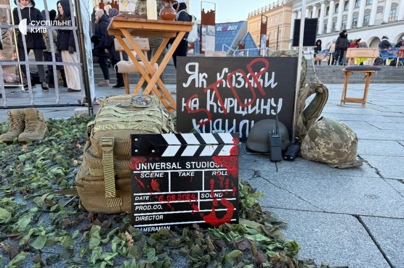 "Стоїмо за наших хлопців, які зникли на Курщині": в центрі Києва рідні військових вийшли на акцію